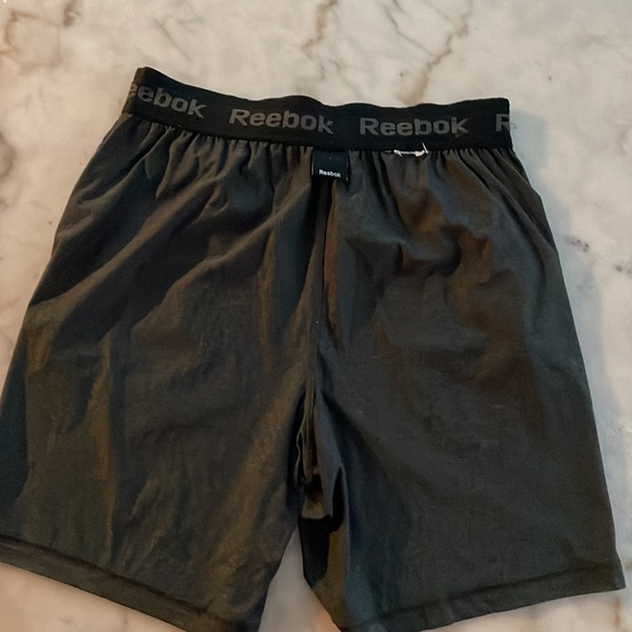 Reebok Men’s Short with Pockets- Medium Size - Picture 7 of 9